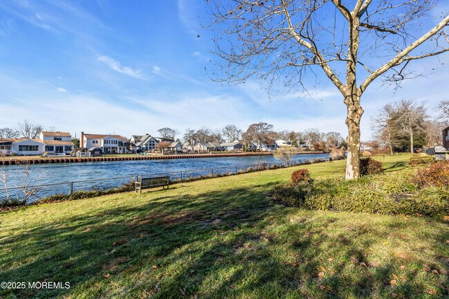 Building Photo - 1641 Elm Ave