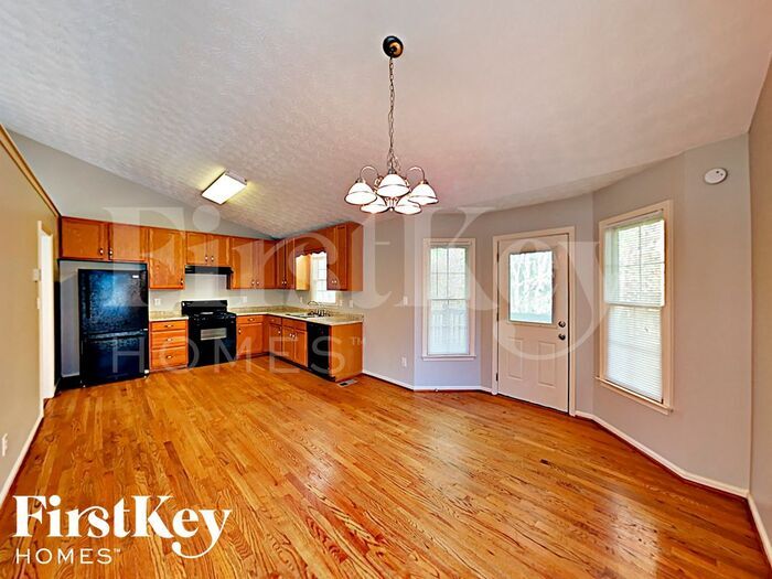 Building Photo - 452 Maplewood Ln