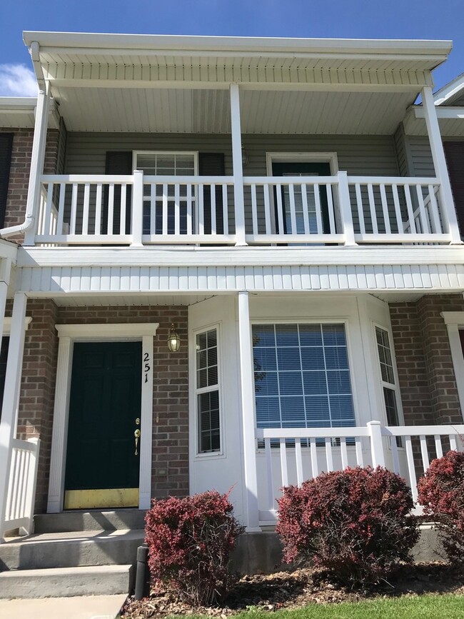 Primary Photo - Charming 2 bed 1.5 bath Parkside Town Home...