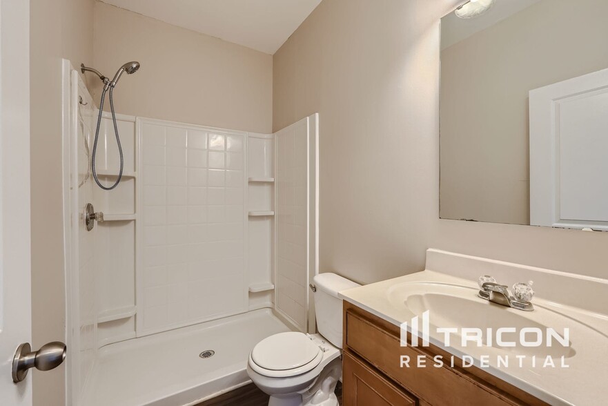 Building Photo - 12733 Oakton Hunt Dr