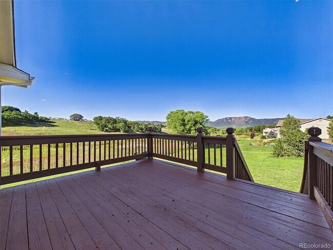 Building Photo - 1185 S Park Dr
