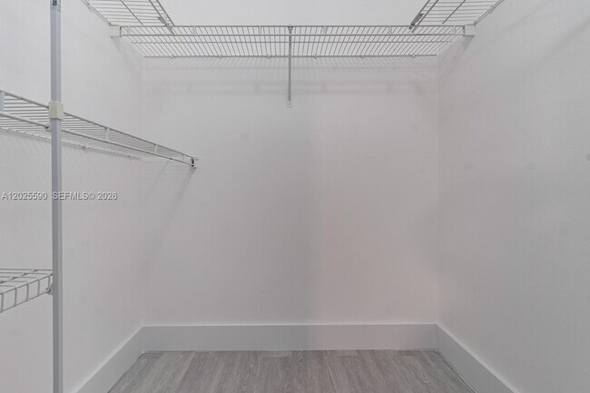 Building Photo - 2098 Madeira Dr