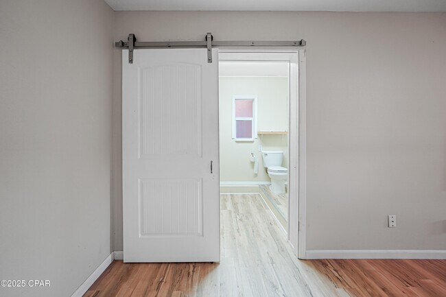 Building Photo - 1504 W 13th St