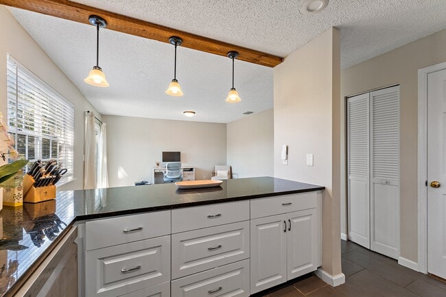 Building Photo - 18213 SE Fairview Cir