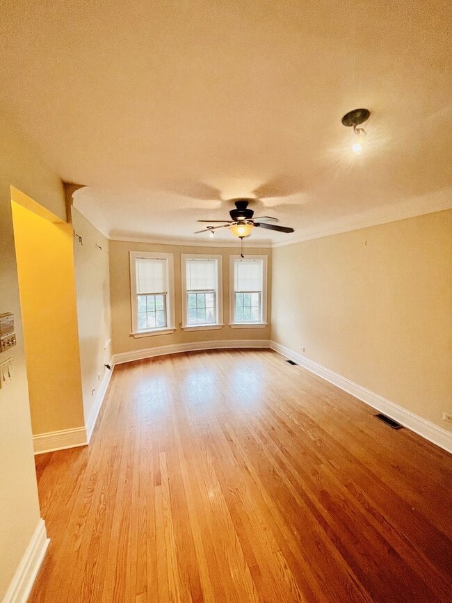 Building Photo - 2050 W Summerdale Ave