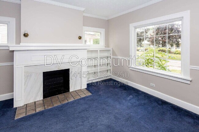 Building Photo - 9110 Rosewood Ave