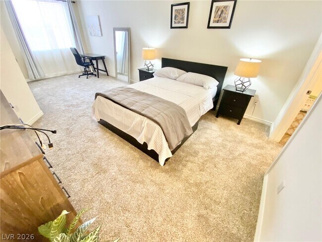 Building Photo - 39 E Agate Ave