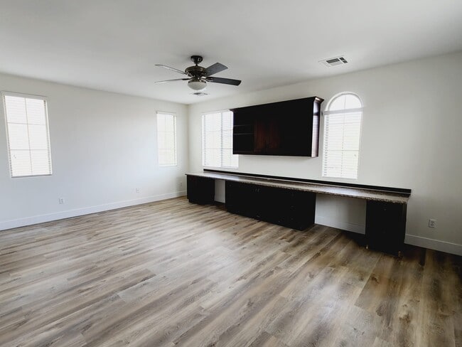 Building Photo - 7445 Calzado Dr