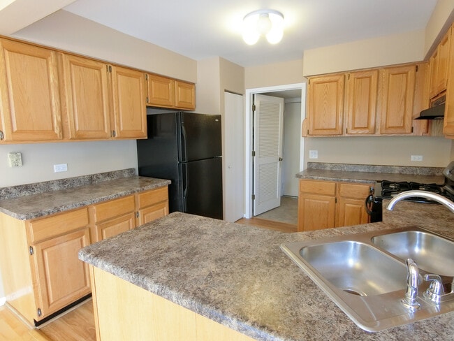 Building Photo - 905 Sturnbridge Ct