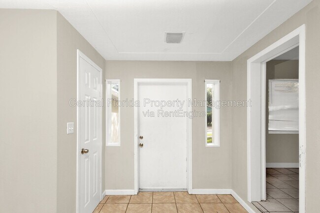 Building Photo - 226 S Hill Ave