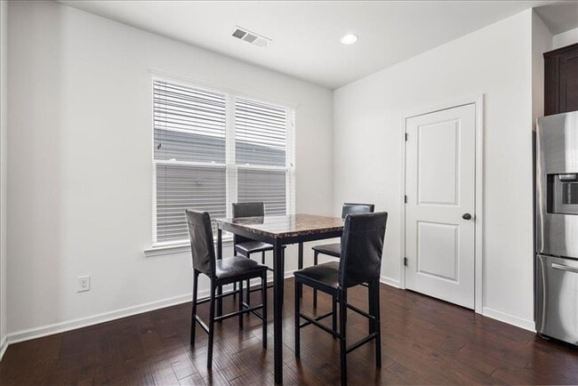 Building Photo - 869 Venture Way