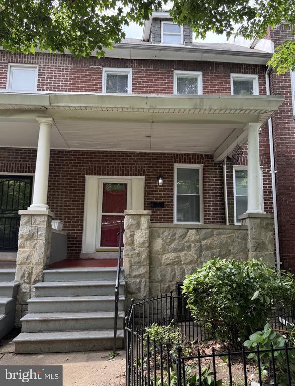 Building Photo - 2216 Whittier Ave