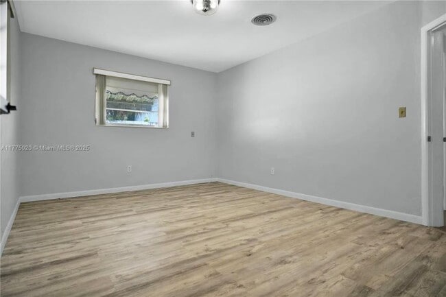 Building Photo - 3 bedroom in North Miami FL 33162