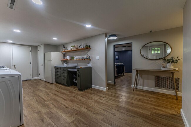 Building Photo - 3312 Lynnwood Dr