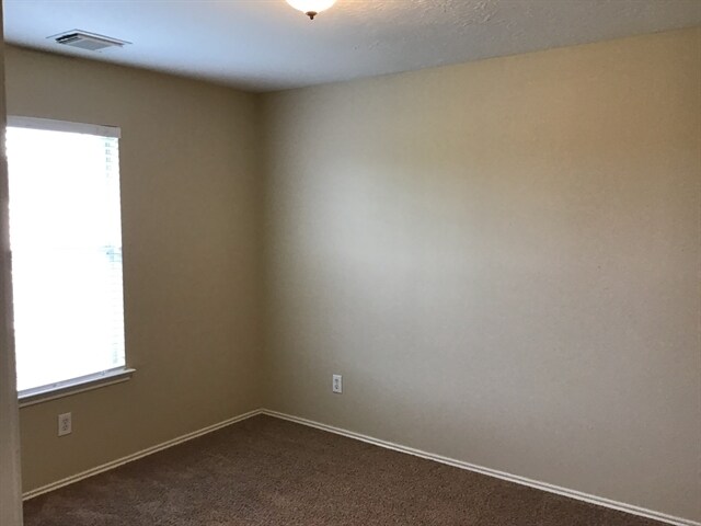 Building Photo - 2026 Acorn Glen Trl