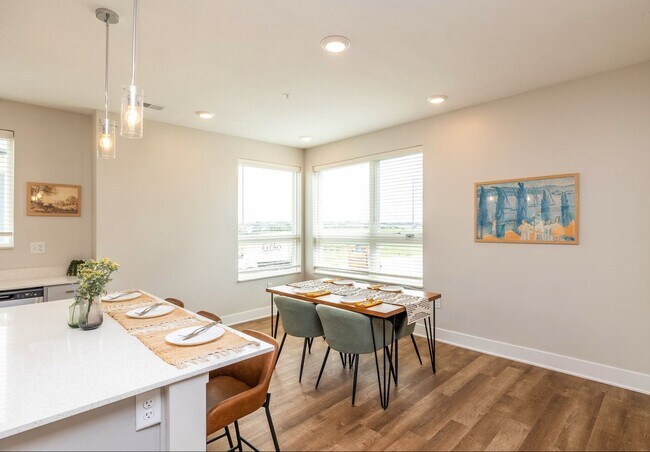 Building Photo - Vervain 1 Bedroom + Den A