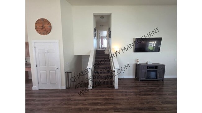Building Photo - BEAUTIFUL 3 BED 2 BATH SINGLE FAMILY HOUSE...
