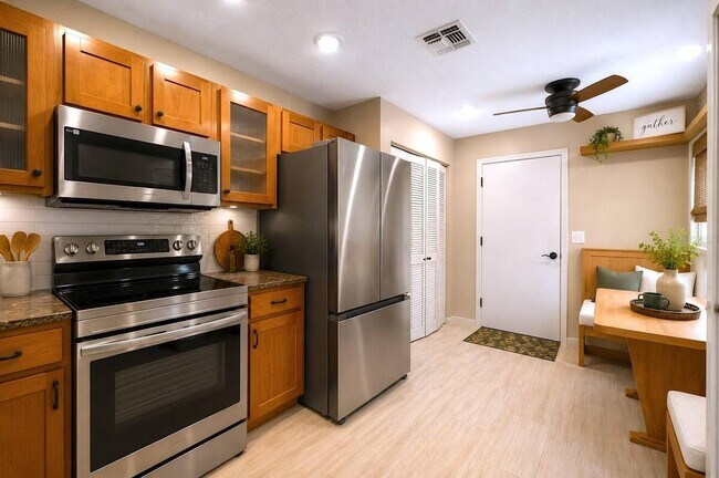 Building Photo - 641 Maple Oak Cir