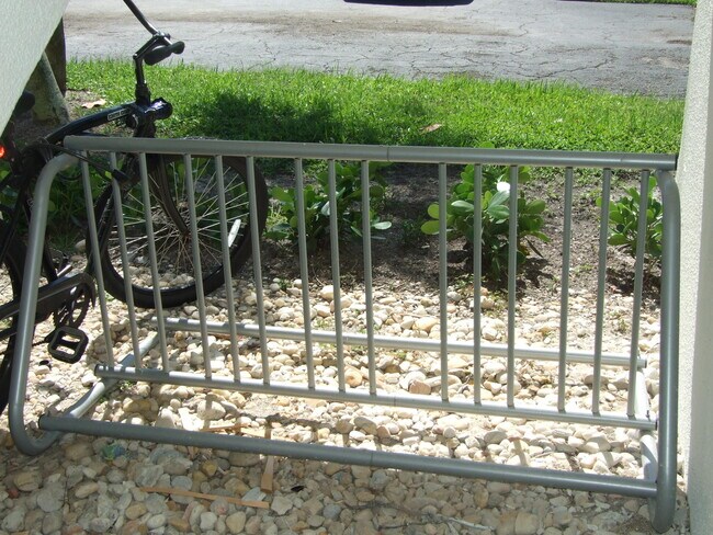 Building Photo - 1605 S US Hwy 1