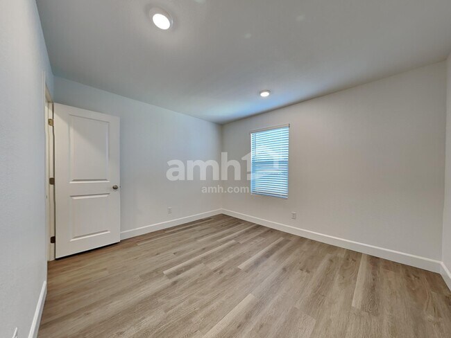 Building Photo - 9230 River Owl Ct