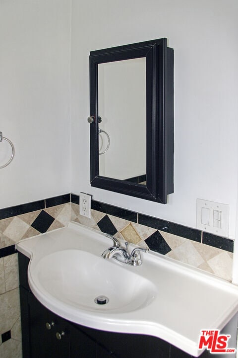 Building Photo - 6071 1/2 Pickford St