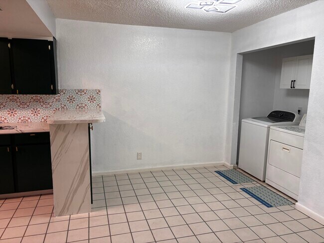 Building Photo - 12761 Westhampton Cir