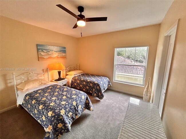 Building Photo - 5050 Fairways Cir