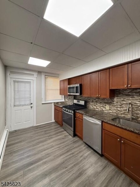 Building Photo - 13 N Ave E