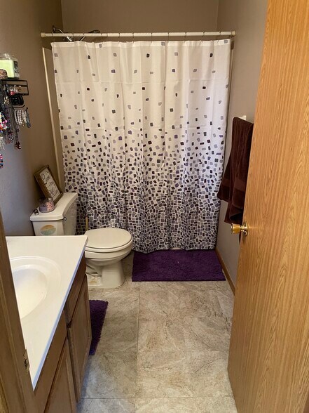 Building Photo - 104 W Main St