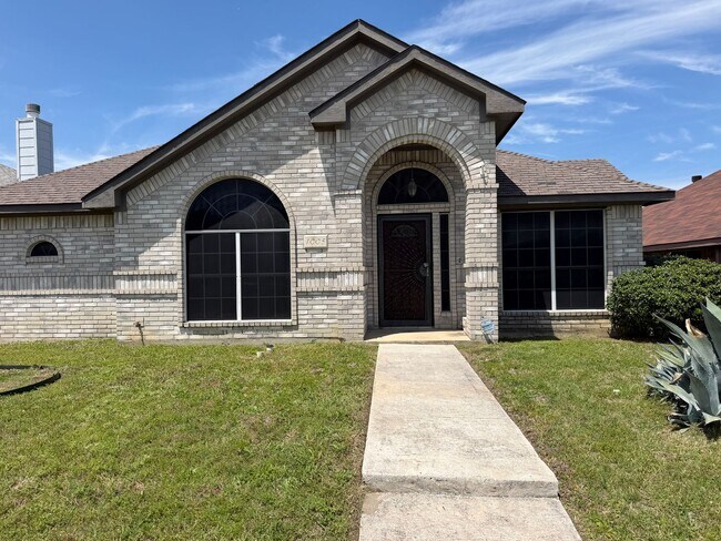 Building Photo - 1005 Chelsea Dr
