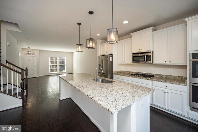 Building Photo - 208 Freesia Ln