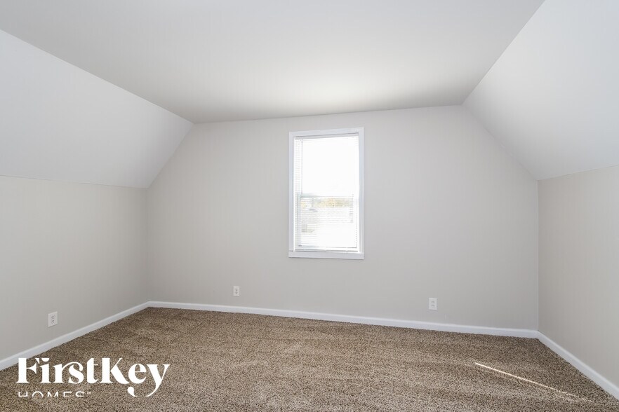Building Photo - 929 Wachtel Ave
