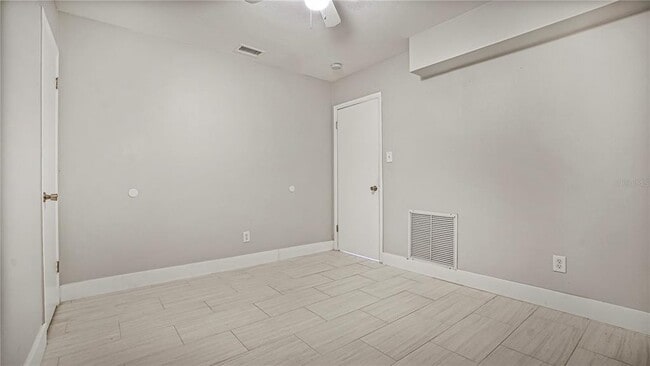 Building Photo - 2992 Chantilly Ave