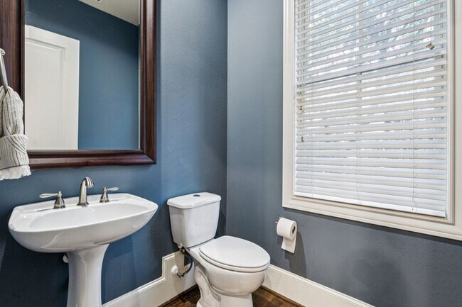 Building Photo - 2138 Aylesport Dr