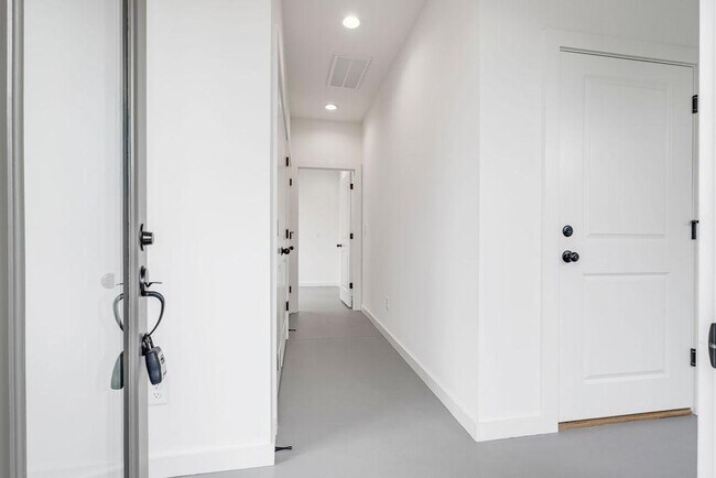 Building Photo - 1244 1st Ave S