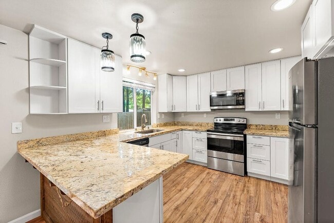 Building Photo - Updated 3 Bed Home for Rent in Lacey | Vau...