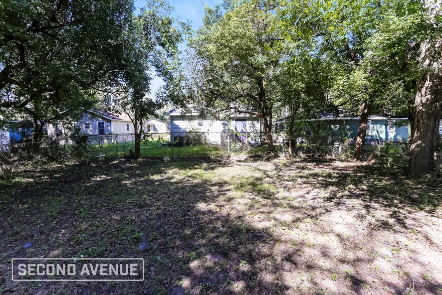 Building Photo - 2011 W 15th St