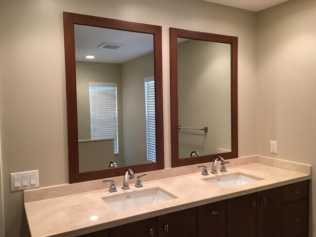 Building Photo - 6593 Serena Ln