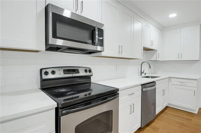 Building Photo - 8 Huntington Pl Dr