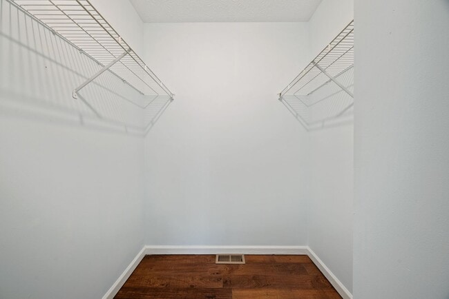 Building Photo - 3 Bed 1.5 Bath Home for Rent in Newport Ne...