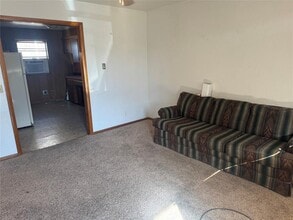 Building Photo - 1303 Meadow Ln