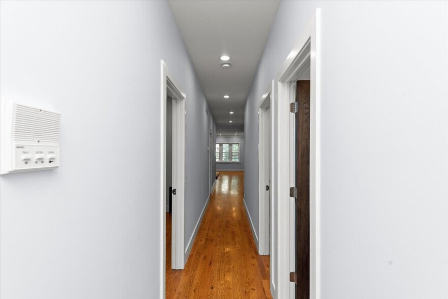 Building Photo - 4912 N Washtenaw Ave