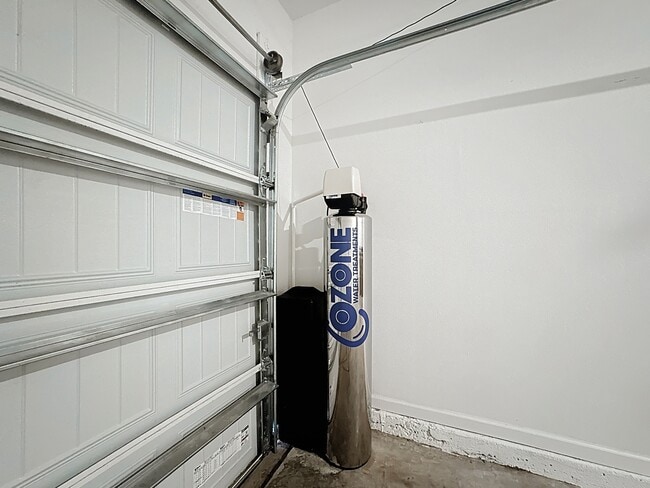 Building Photo - 5941 Piney Shrub Pl