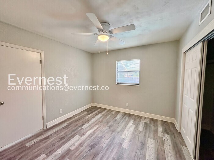 Building Photo - 10115 N Ashley St