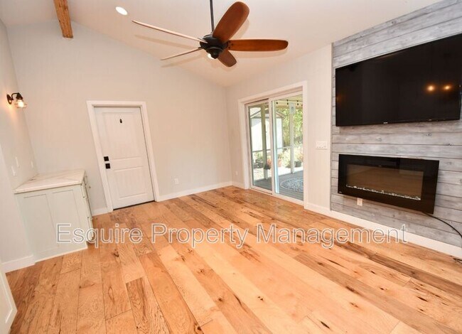 Building Photo - 4290 Aspen Ln