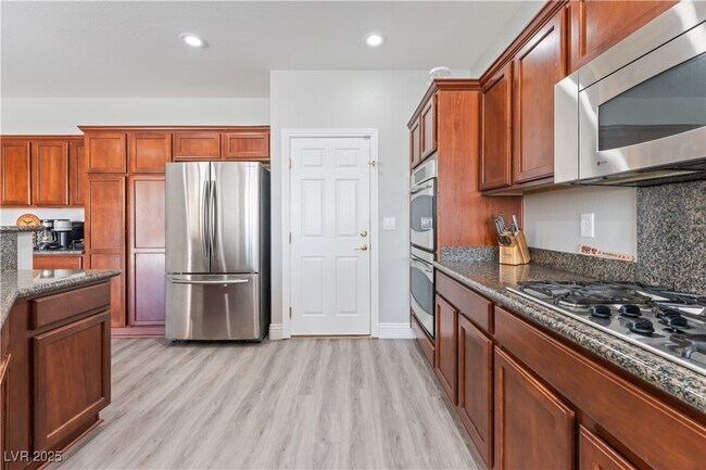 Building Photo - 1005 Windwalker Ave