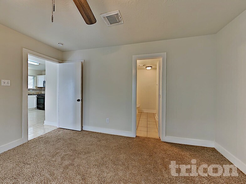Building Photo - 15810 W Park Ct