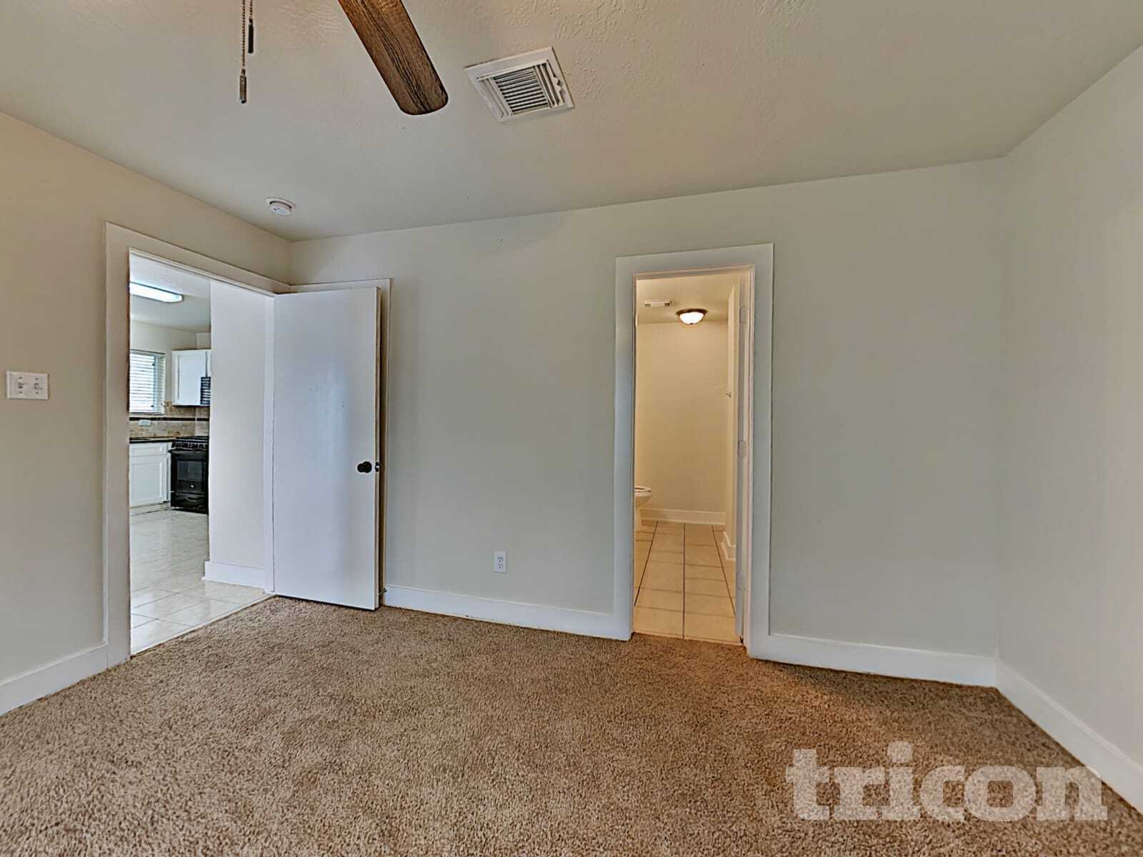 Building Photo - 15810 W Park Ct
