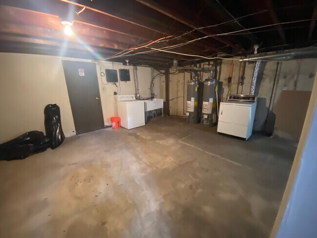 Building Photo - 3025 S 72nd St