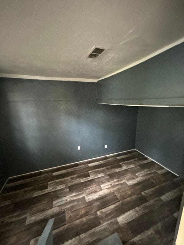 Building Photo - 437 Erie St